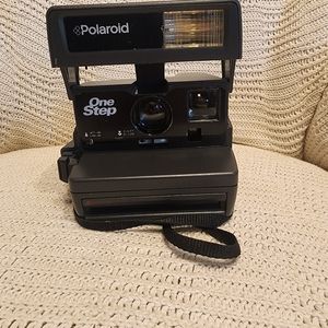 Polaroid sun 600 camera